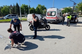 kutahyada-motosiklet-ile-elektrikli-bisiklet-carpisti-1-yarali-wJSGrykI.jpg