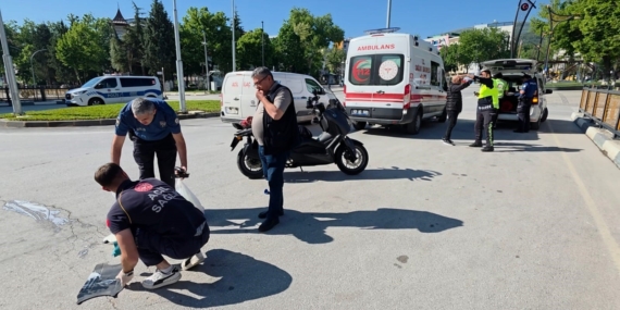 kutahyada-motosiklet-ile-elektrikli-bisiklet-carpisti-1-yarali-wJSGrykI.jpg