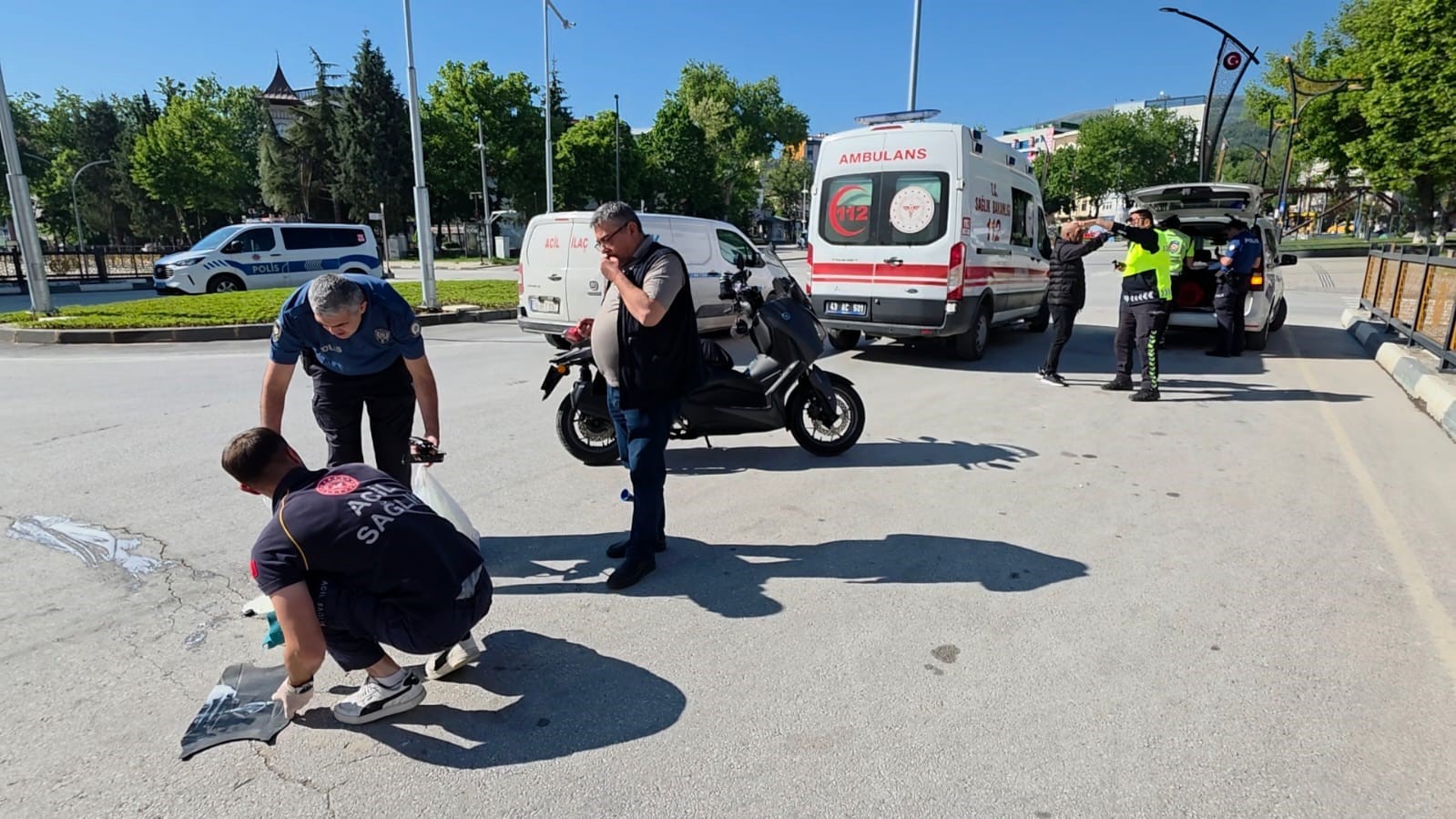 kutahyada-motosiklet-ile-elektrikli-bisiklet-carpisti-1-yarali-wJSGrykI.jpg