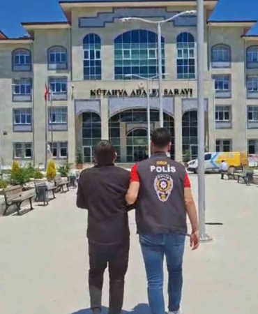 kutahyada-nitelikli-dolandiricilik-operasyonu-1-supheli-tutuklandi-EGDPSFeq.jpg