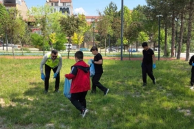 kutahyada-ortaokul-ogrencilerinden-cevreye-ornek-etkinlik-YDGFhWj5.jpg