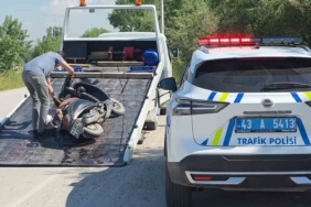 kutahyada-otomobil-ile-motosiklet-carpisti-surucu-agir-yaralandi-CJdnxCCO.jpg