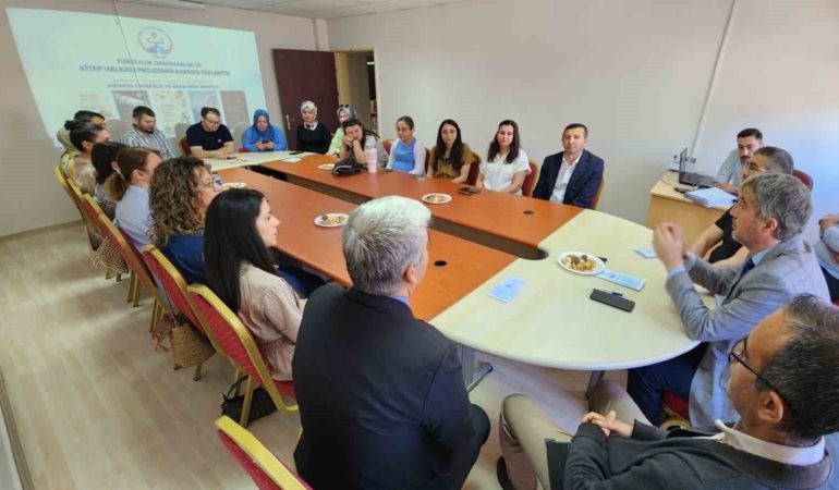 kutahyada-psikolojik-danismanlar-kitap-halkasi-projesi-tamamlandi-mNG1mtpE.jpg