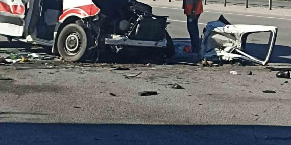 kutahyada-trafik-kazasi-1-olu-4-yarali-gMy2aLPY.jpg