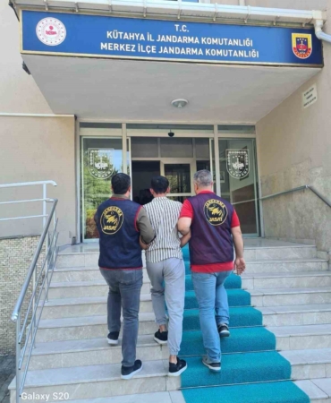 kutahyada-uyusturucu-sucundan-aranan-hukumlu-yakalandi-POYc8LD4.jpg