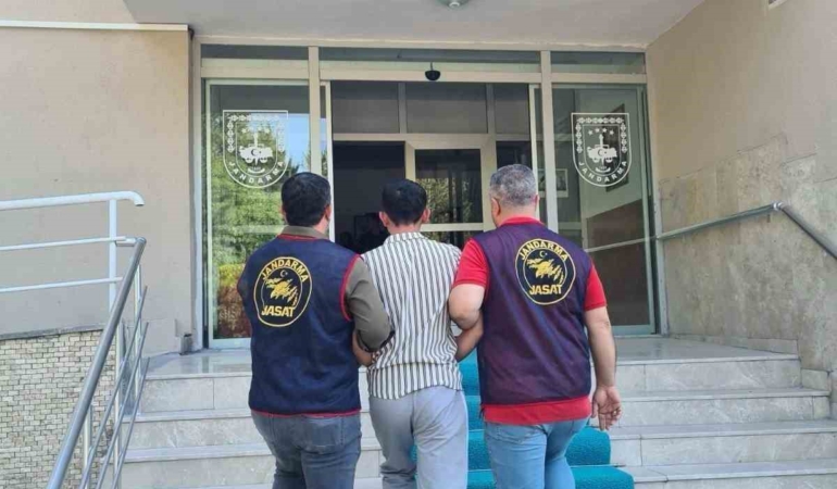 kutahyada-uyusturucu-sucundan-aranan-hukumlu-yakalandi-POYc8LD4.jpg