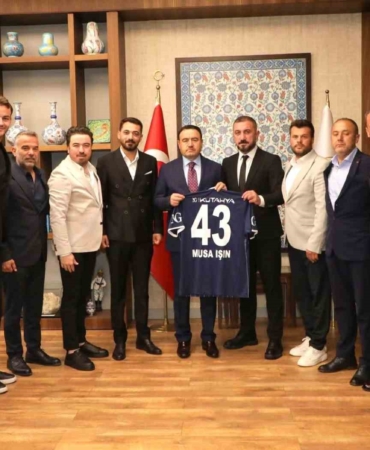 kutahyaspor-heyeti-vali-musa-isin-ve-belediye-baskani-eyup-kahveci-ile-gorustu-fpaO97uH.jpg