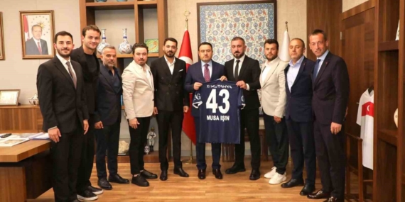 kutahyaspor-heyeti-vali-musa-isin-ve-belediye-baskani-eyup-kahveci-ile-gorustu-fpaO97uH.jpg