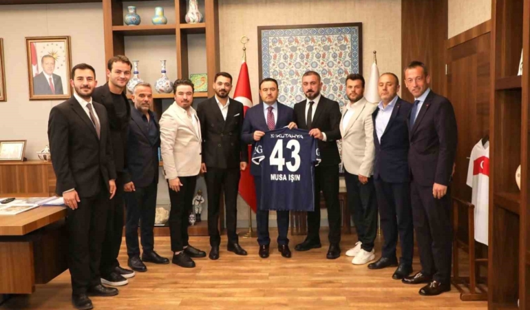 kutahyaspor-heyeti-vali-musa-isin-ve-belediye-baskani-eyup-kahveci-ile-gorustu-fpaO97uH.jpg