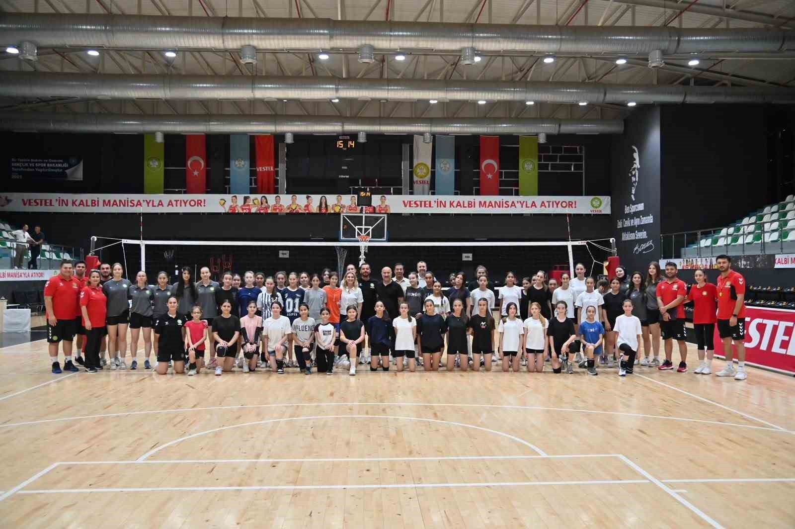 manisa-bbskda-gelecegin-sultanlari-parkeye-cikti-bcF5WFM3.jpg