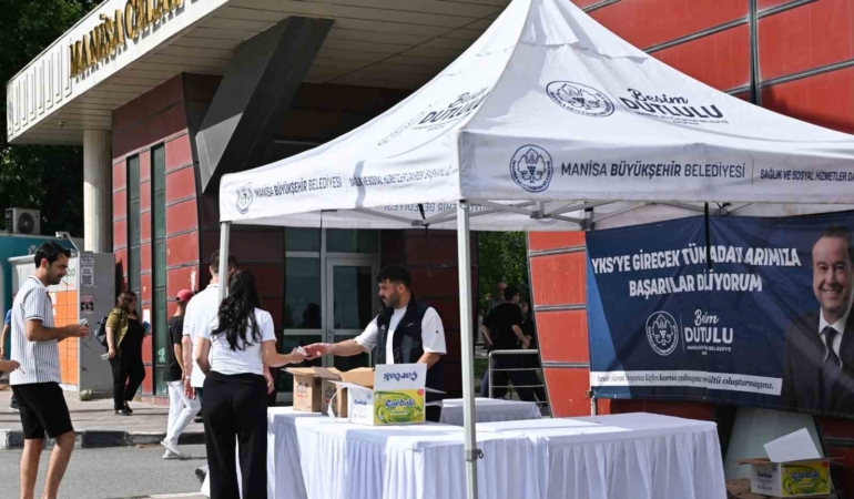 manisa-buyuksehirden-yks-adaylarina-su-ve-limonata-ikrami-QslOGeNm.jpg