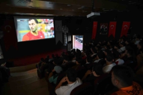 manisa-cbu-ogrencileri-milli-maci-hep-birlikte-izledi-8Sp6RPzS.jpg
