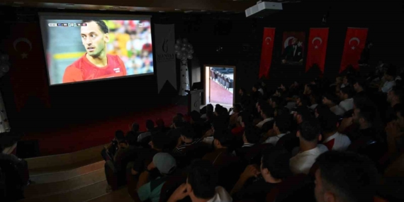 manisa-cbu-ogrencileri-milli-maci-hep-birlikte-izledi-8Sp6RPzS.jpg