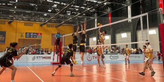 manisa-voleyboluna-cifte-sampiyona-kontenjani-kazandirdilar-Q8cpUdrT.jpg