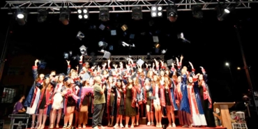 manisada-bir-mezuniyet-uc-veda-XxRKP8Vr.jpg