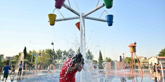 manisada-cocuklara-serinleten-karne-hediyesi-aFPwSqeq.jpg