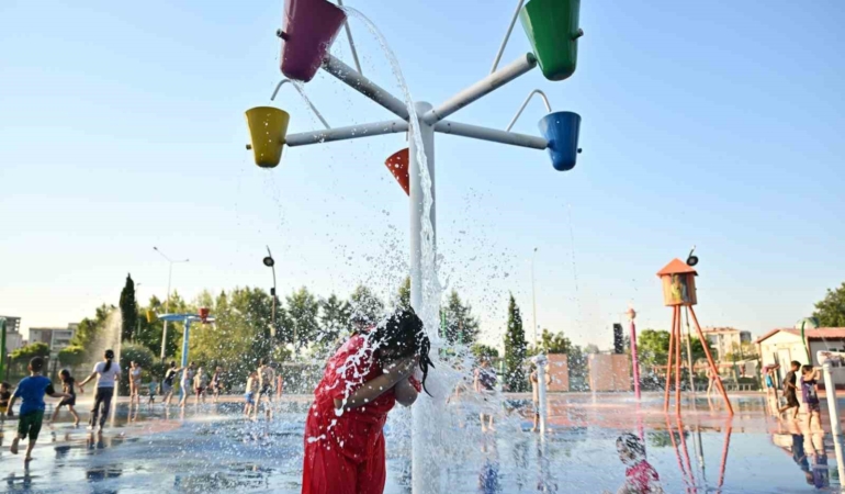 manisada-cocuklara-serinleten-karne-hediyesi-aFPwSqeq.jpg