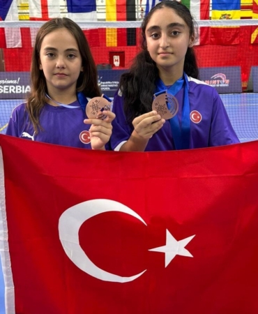 manisali-badmintonculardan-sirbistanda-madalyali-basari-X47vIpnt.jpg