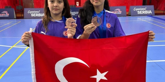 manisali-badmintonculardan-sirbistanda-madalyali-basari-X47vIpnt.jpg