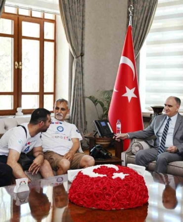 manisali-engelli-yuzuculer-macaristan-yolcusu-QxY13nBY.jpg