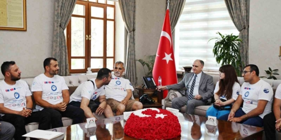 manisali-engelli-yuzuculer-macaristan-yolcusu-QxY13nBY.jpg