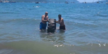 marmaris-halk-plajinda-denizden-cikan-dev-lastik-sasirtti-V8FLSnDh.jpg