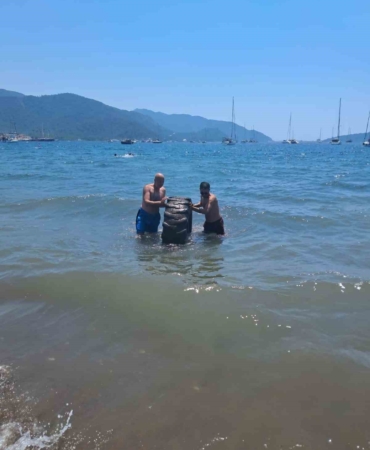 marmaris-halk-plajinda-denizden-cikan-dev-lastik-sasirtti-V8FLSnDh.jpg