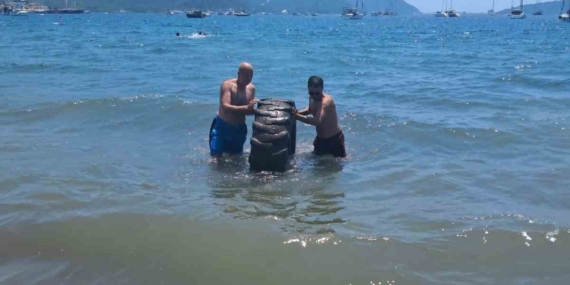 marmaris-halk-plajinda-denizden-cikan-dev-lastik-sasirtti-V8FLSnDh.jpg