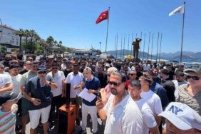 marmariste-esnaf-kapali-carsinin-uzerinin-acilmasini-protesto-etti-GjUIELPl.jpg