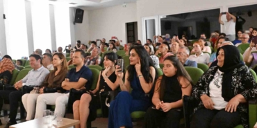 masmek-kursiyerleri-yil-boyunca-ogrendiklerini-sahneye-tasidi-3iyJ2Oul.jpg