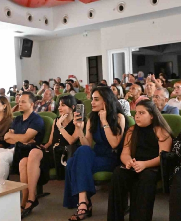 masmek-kursiyerleri-yil-boyunca-ogrendiklerini-sahneye-tasidi-3iyJ2Oul.jpg