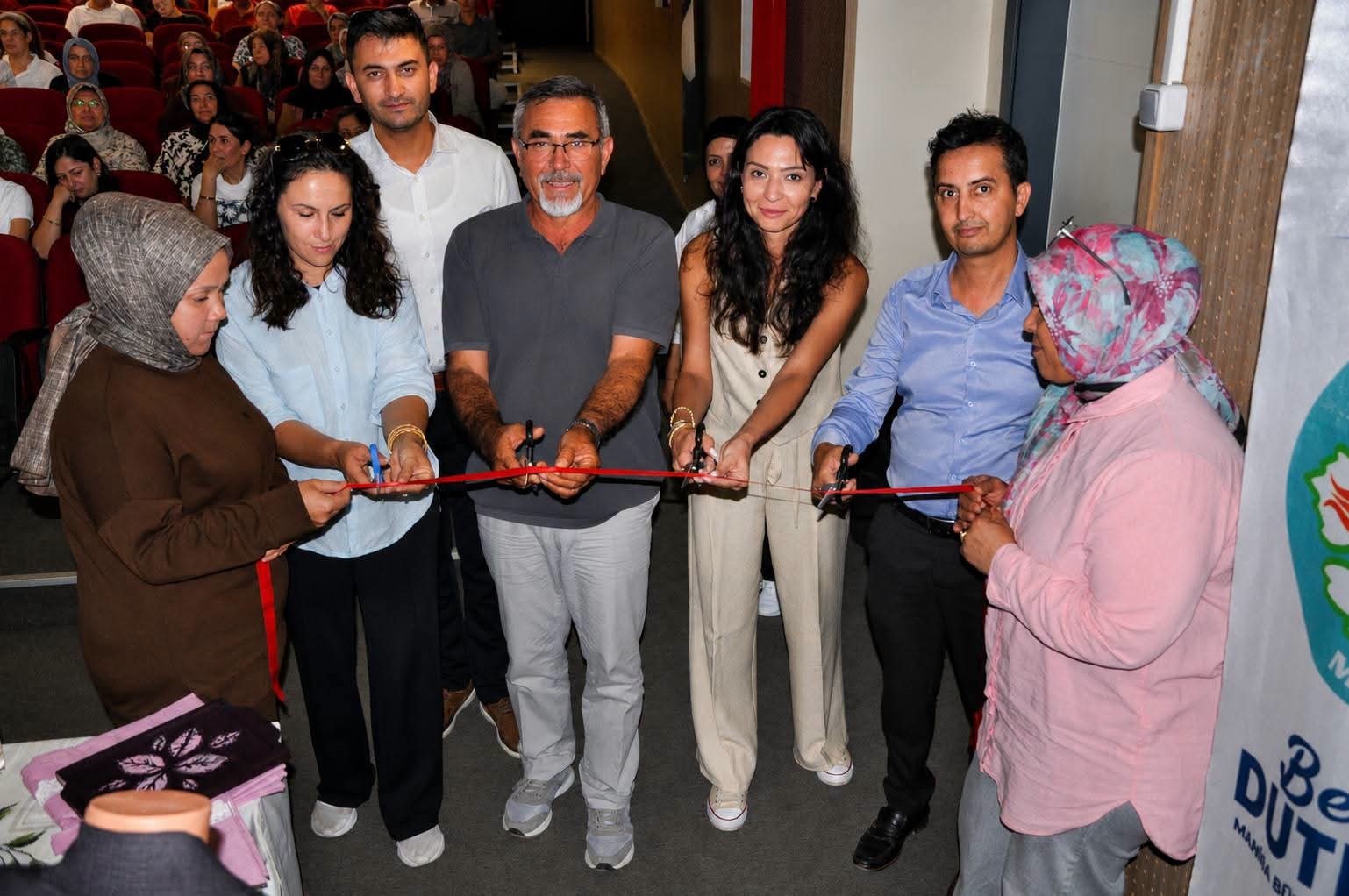 masmek-selendide-yil-sonu-sergisi-buyuk-ilgi-gordu-XOubmhzr.jpg