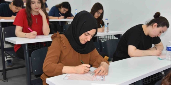 menemende-yks-oncesi-prova-universite-amfisinde-8wlrZhd8.jpg