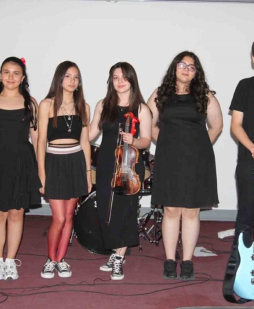 mentese-anadolu-lisesinde-muzik-ruzgari-4AOIKrTY.jpg