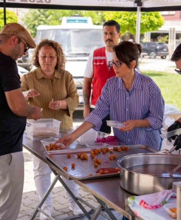 mentese-belediyesi-sehit-polis-memuru-icin-lokma-hayri-yapti-hGEv3jZc.jpg