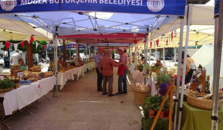 mentese-kursunlu-meydaninda-slow-food-senligi-duzenlendi-w6sLTZNn.jpg