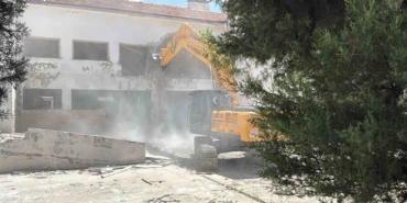 mentesede-72-yildir-hizmet-veren-bina-yikiliyor-KHJVPvD3.jpg