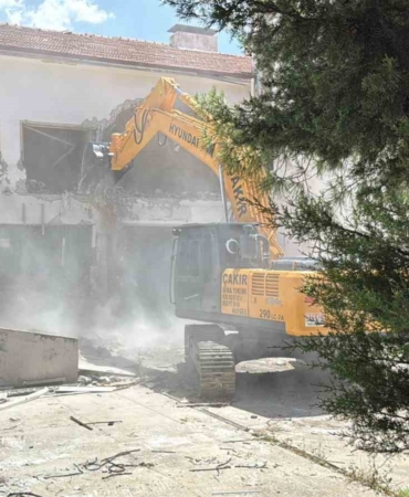 mentesede-72-yildir-hizmet-veren-bina-yikiliyor-KHJVPvD3.jpg