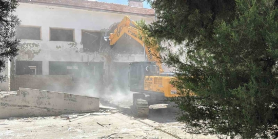 mentesede-72-yildir-hizmet-veren-bina-yikiliyor-KHJVPvD3.jpg