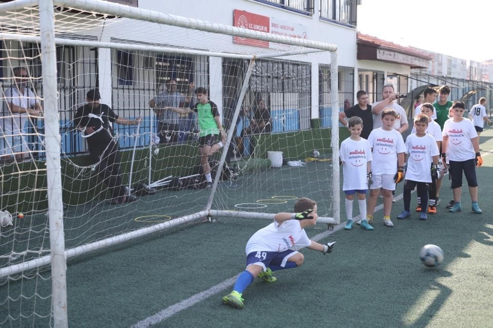 merkezefendi-yaz-spor-okullarinda-kaleci-egitimleri-basliyor-RE9Aty5G.jpg