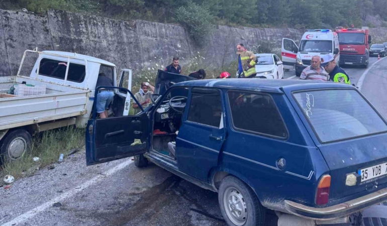 milasta-trafik-kazasi-2-yarali-yxnQsULP.jpg
