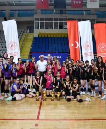 mini-kizlar-voleybol-musabakalari-sona-erdi-W6ZhbRtJ.jpg