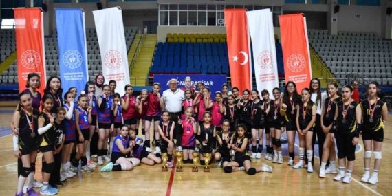 mini-kizlar-voleybol-musabakalari-sona-erdi-W6ZhbRtJ.jpg