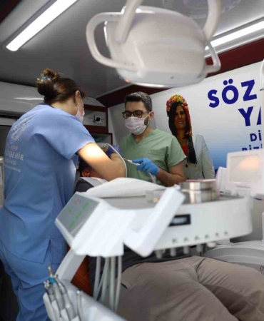 mobil-agiz-ve-dis-sagligi-klinikleri-cinede-vatandaslarla-bulustu-wikeW881.jpg