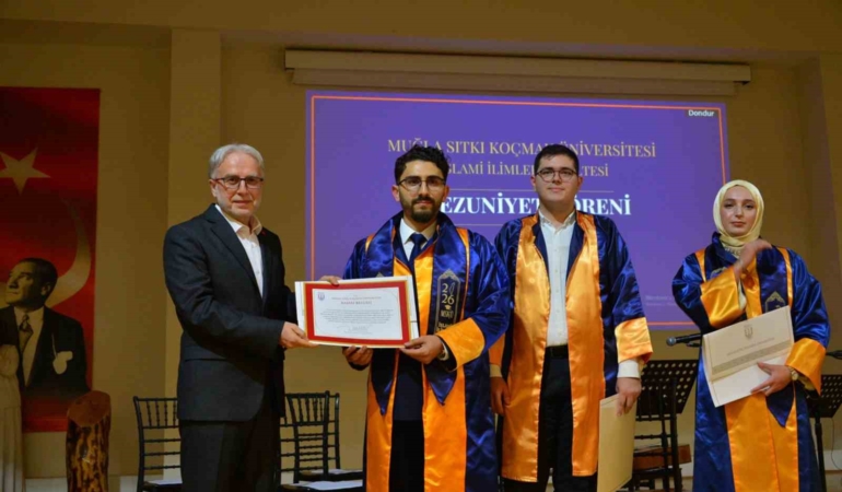 msku-islami-ilimler-fakultesi-mezunlarini-verdi-nKI3722N.jpg