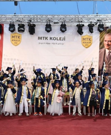 mtk-kolejinde-hem-mezuniyet-hem-karne-heyecani-IM8syV8P.jpg