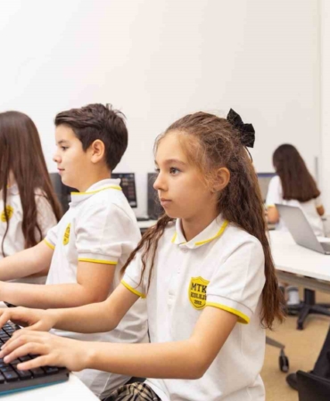 mtk-kolejine-yogun-ilgi-basvurularin-nedeni-egitimdeki-basarimiz-IcNfdO1H.jpg