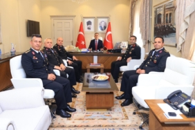 mugla-valisi-akbiyik-jandarmayi-agirladi-VmJ8xKV1.jpg