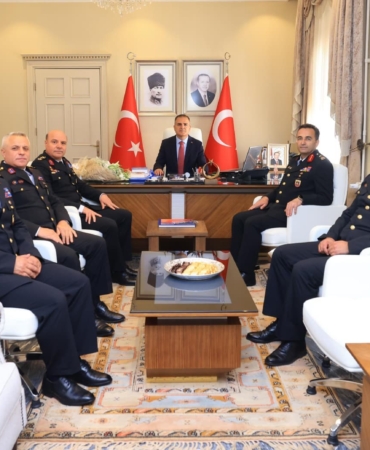 mugla-valisi-akbiyik-jandarmayi-agirladi-VmJ8xKV1.jpg