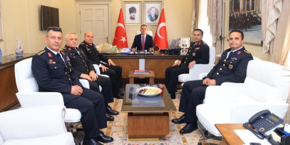 mugla-valisi-akbiyik-jandarmayi-agirladi-VmJ8xKV1.jpg